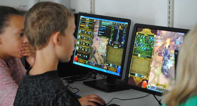 Computerspil i skolen kan forbedre elevers faglige motivation og samarbejdsevner
